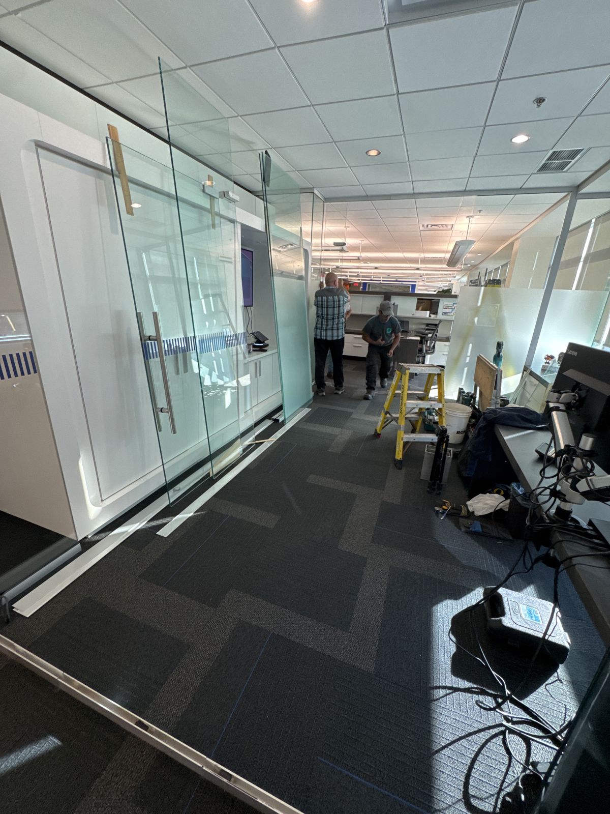 Glass partitions reconfigured ◆ Montréal (4/5)