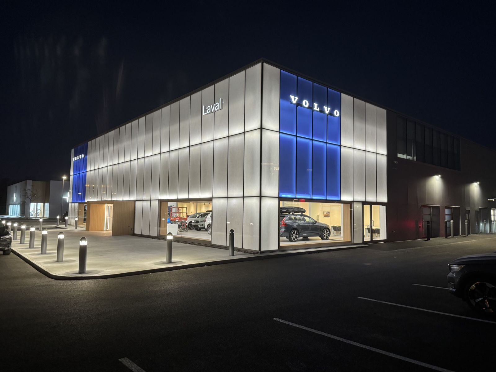 Auto dealership ◆ Laval